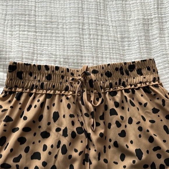 Maxim Boutique Leopard Cheetah Print Fit and Flare Flowy Lined Mini Skirt - Picture 2 of 6
